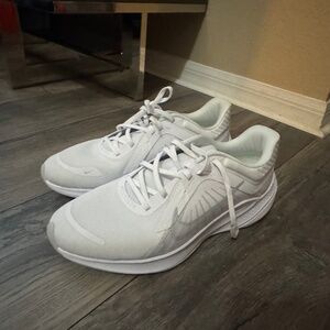 New Nike quest 5 Men’s 11.5 triple white running shoes